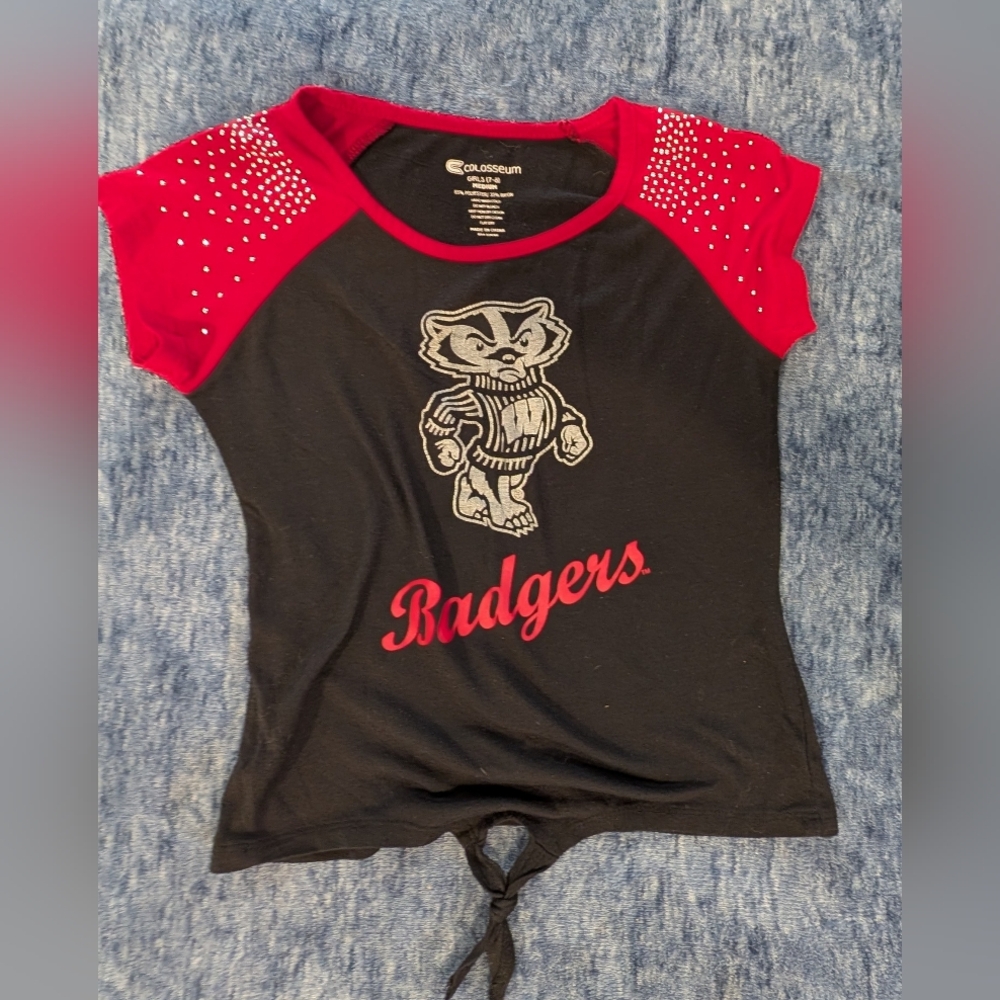 Colosseum Kids Medium Black and Red Graphic Wisconsin Badgers Tee